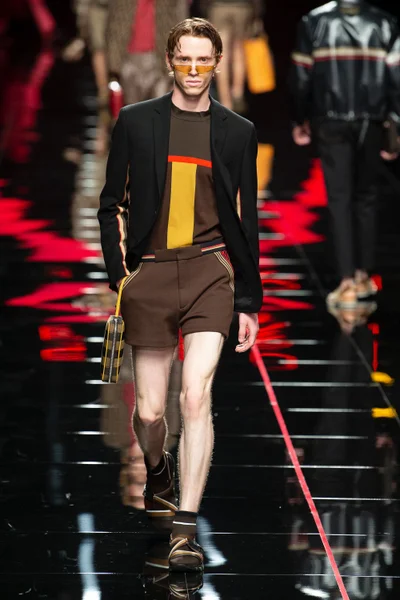 Look 23